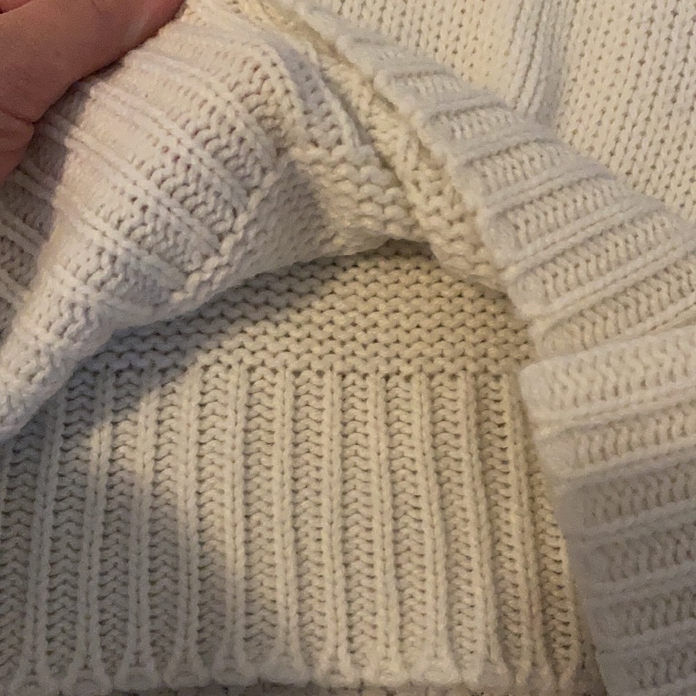 Cropped Sweater - Picture 3 of 3